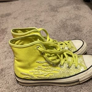 Converses they are chucks. Black stain but small they are all stars and are a 6